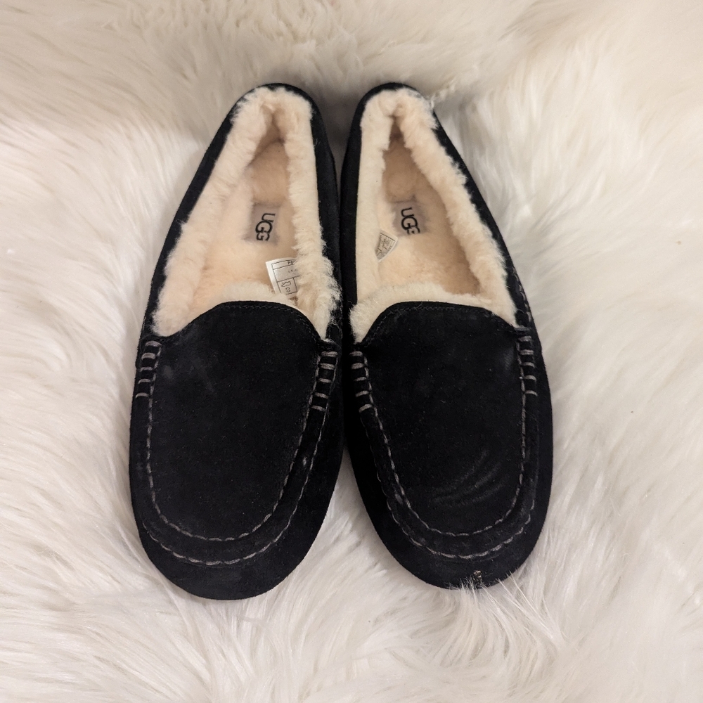 Size: 10 UGG Australia Ansley Black Suede Slip On Sheep Moccasins